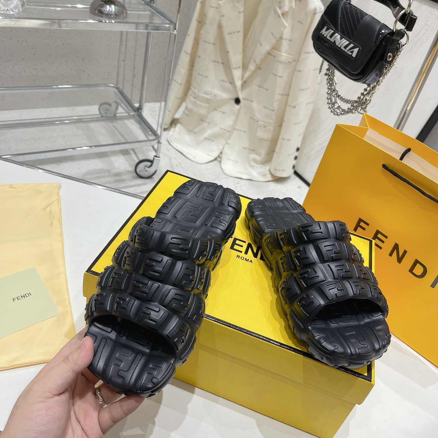 Fendi Cloud Slides Orange Gummi-Slides - EUR FASHION