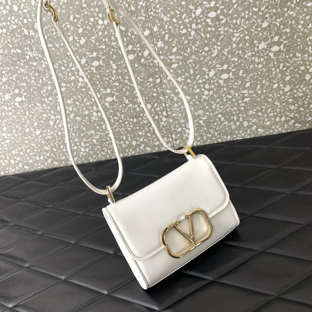 Valenti Kleine VLogo-Schultertasche aus Kalbsleder - EUR FASHION