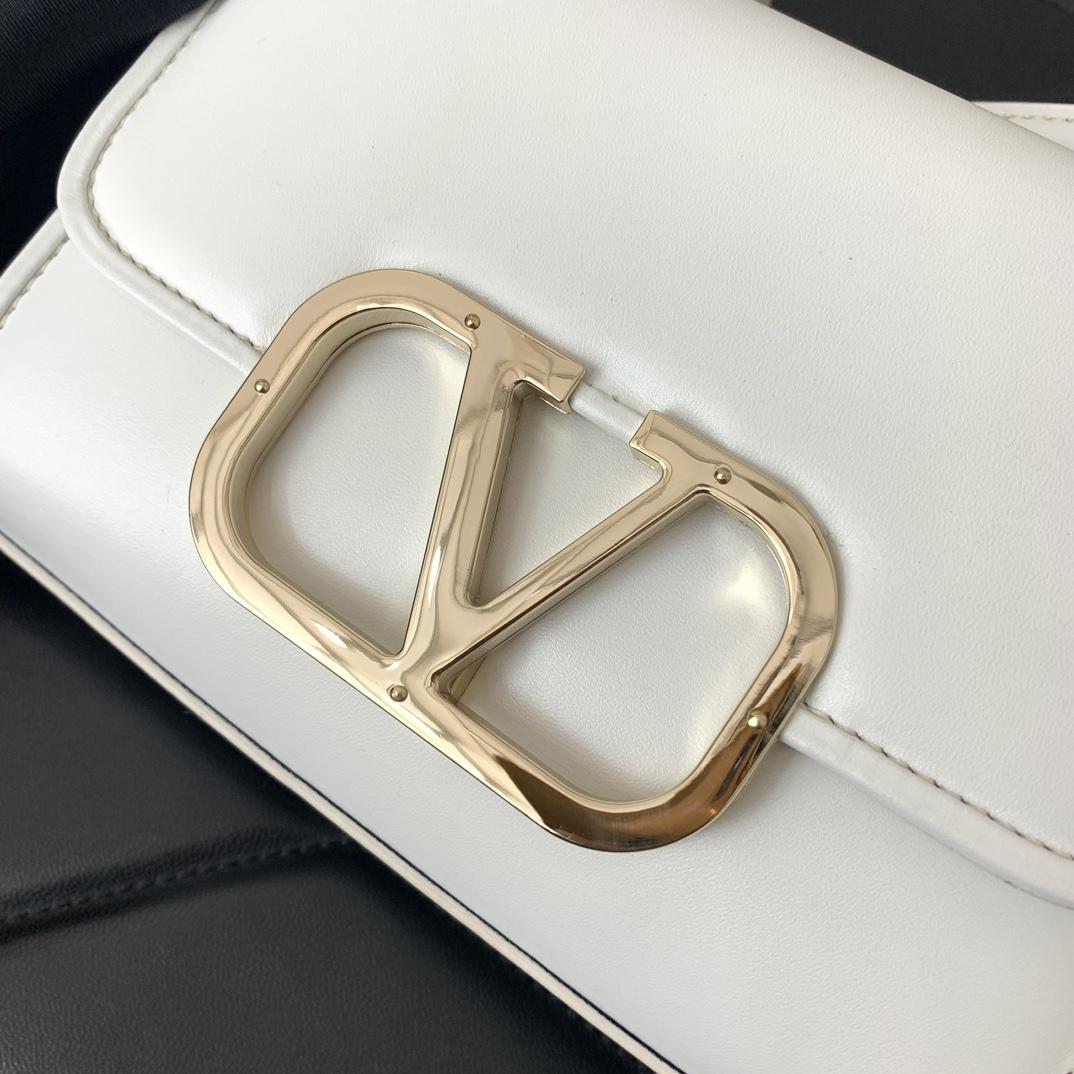 Valenti Kleine VLogo-Schultertasche aus Kalbsleder - EUR FASHION