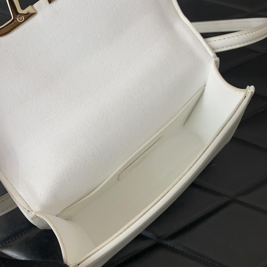 Valenti Kleine VLogo-Schultertasche aus Kalbsleder - EUR FASHION