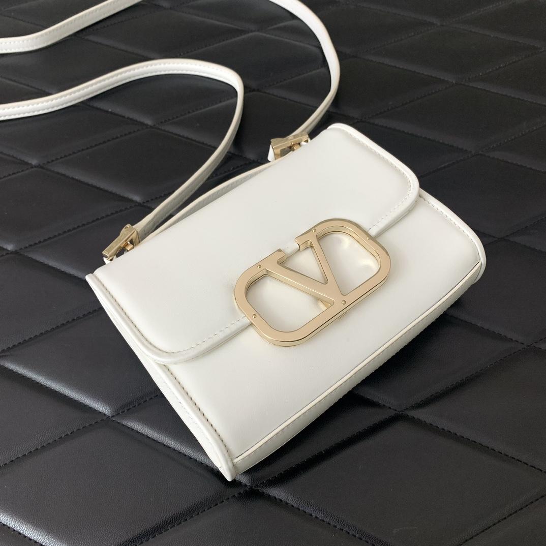 Valenti Kleine VLogo-Schultertasche aus Kalbsleder - EUR FASHION