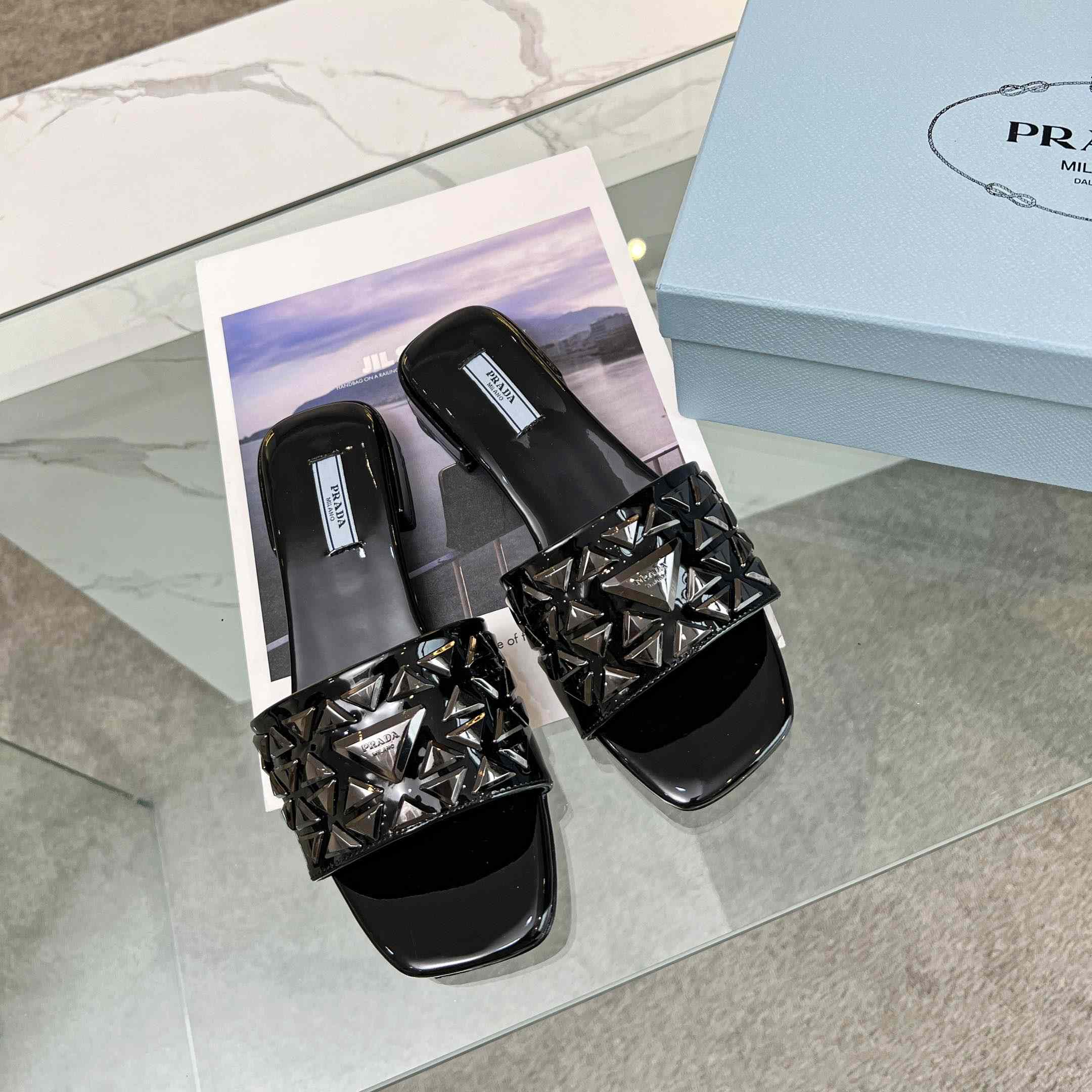 Prada-Slides aus Metallic-Leder mit Nieten - EUR FASHION