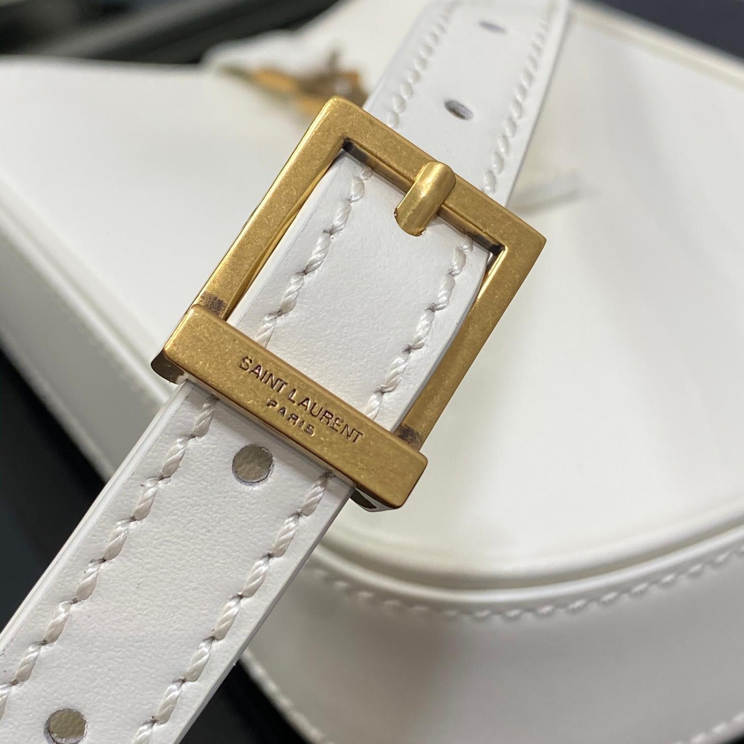 Saint Laurent Le 5 À 7 Mini Vertical aus glänzendem Leder - EUR FASHION