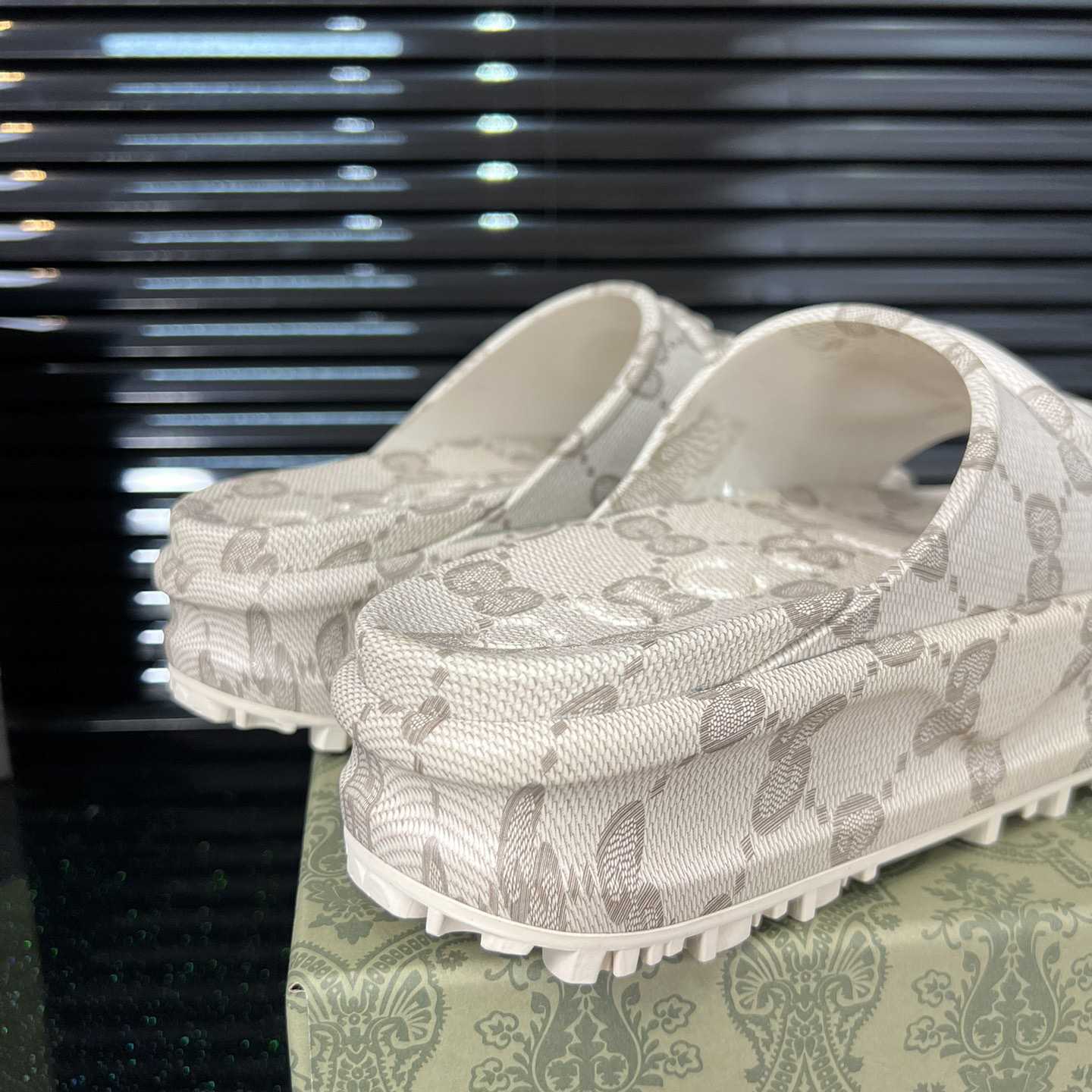 Gucci Damen-Slide-Sandale mit ineinandergreifendem G - EUR FASHION