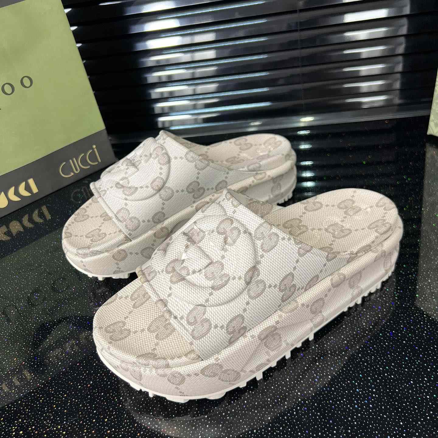 Gucci Damen-Slide-Sandale mit ineinandergreifendem G - EUR FASHION