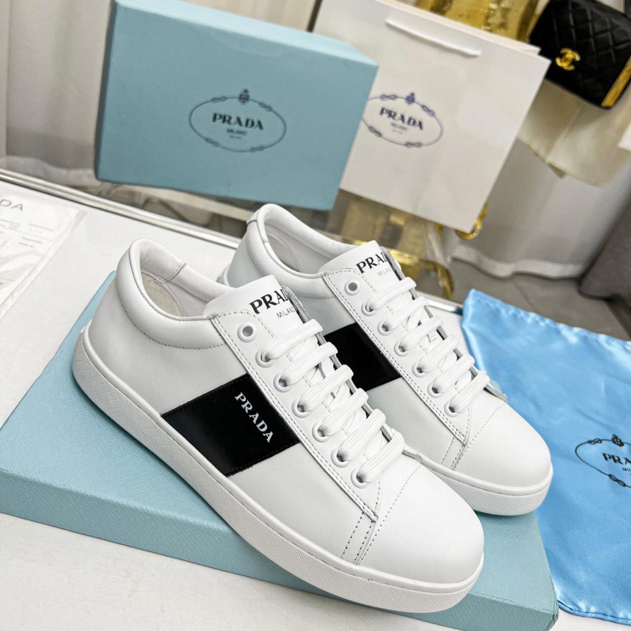 Prada-Sneaker aus gebürstetem Leder und Leder - EUR FASHION