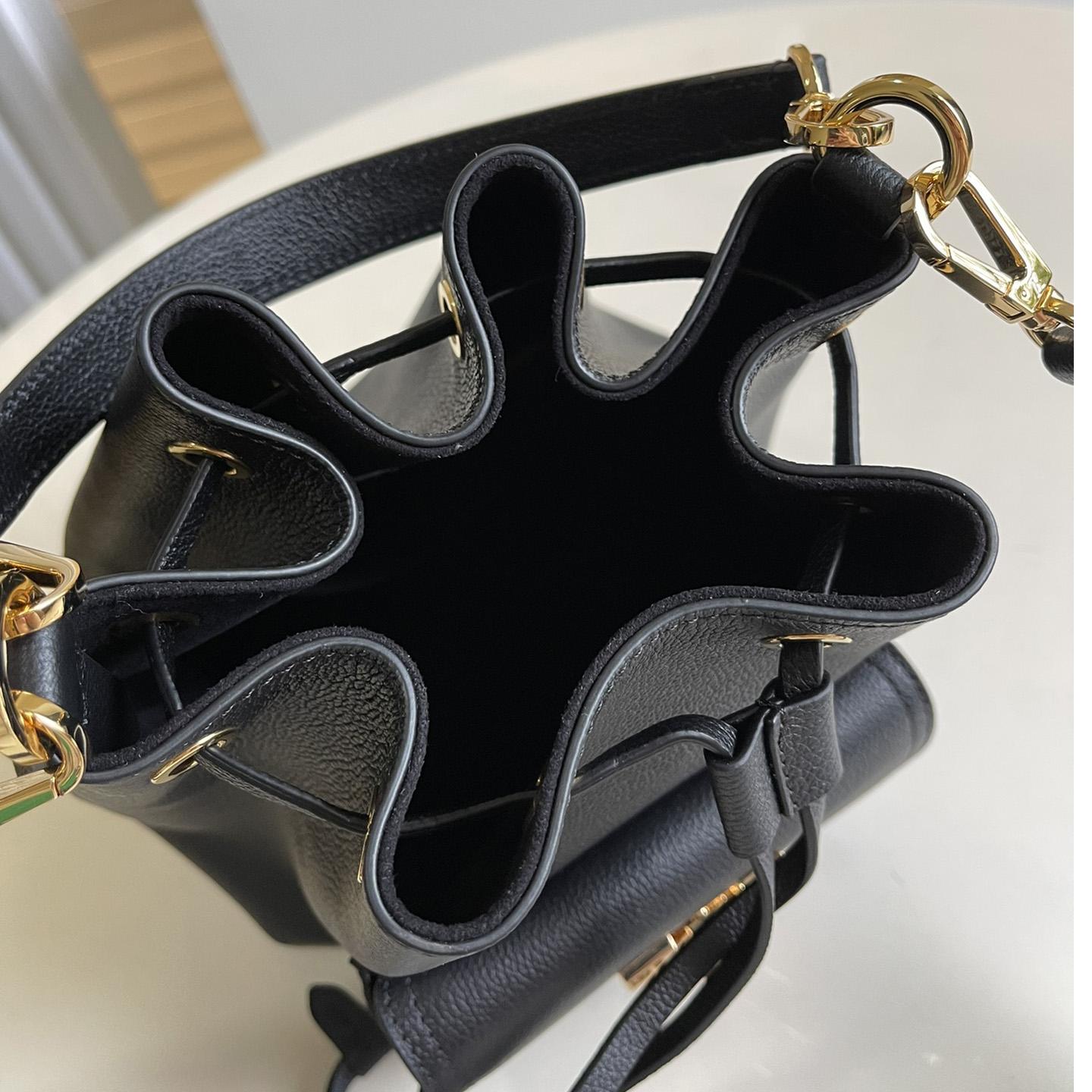 Louis Vuitton Lockme Bucket Schwarz Kalb (23-23-16cm) M57687 - EUR FASHION