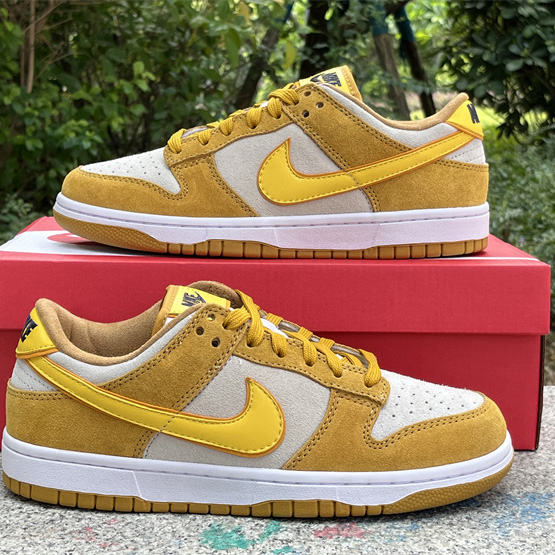 Nike Dunk Low WMNS „Gold Wildleder“ Sneaker DV7411-200 - EUR FASHION