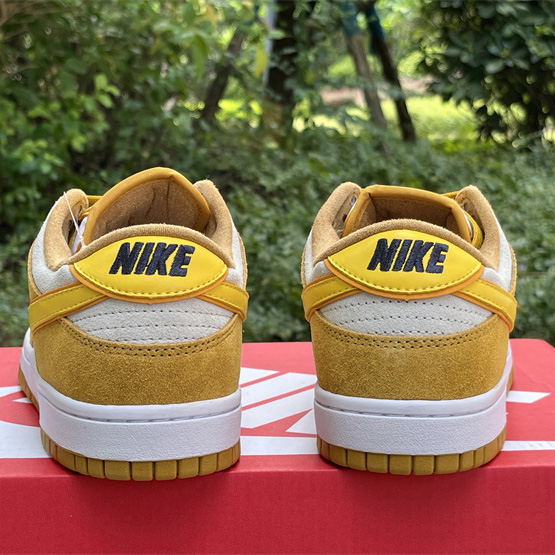 Nike Dunk Low WMNS „Gold Wildleder“ Sneaker DV7411-200 - EUR FASHION