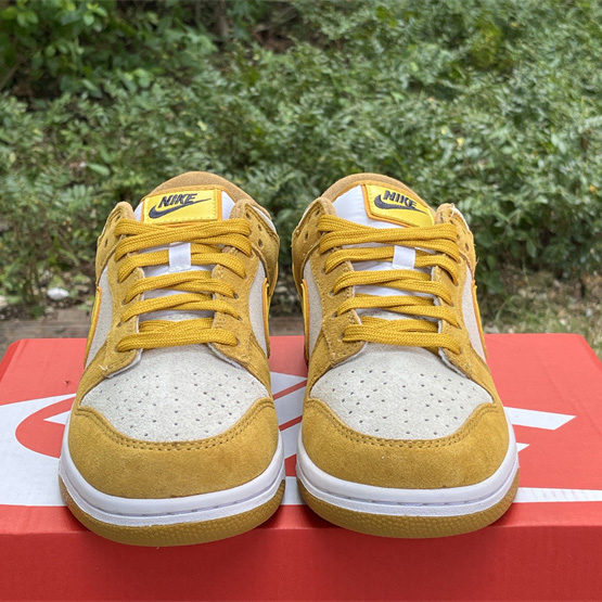 Nike Dunk Low WMNS „Gold Wildleder“ Sneaker DV7411-200 - EUR FASHION