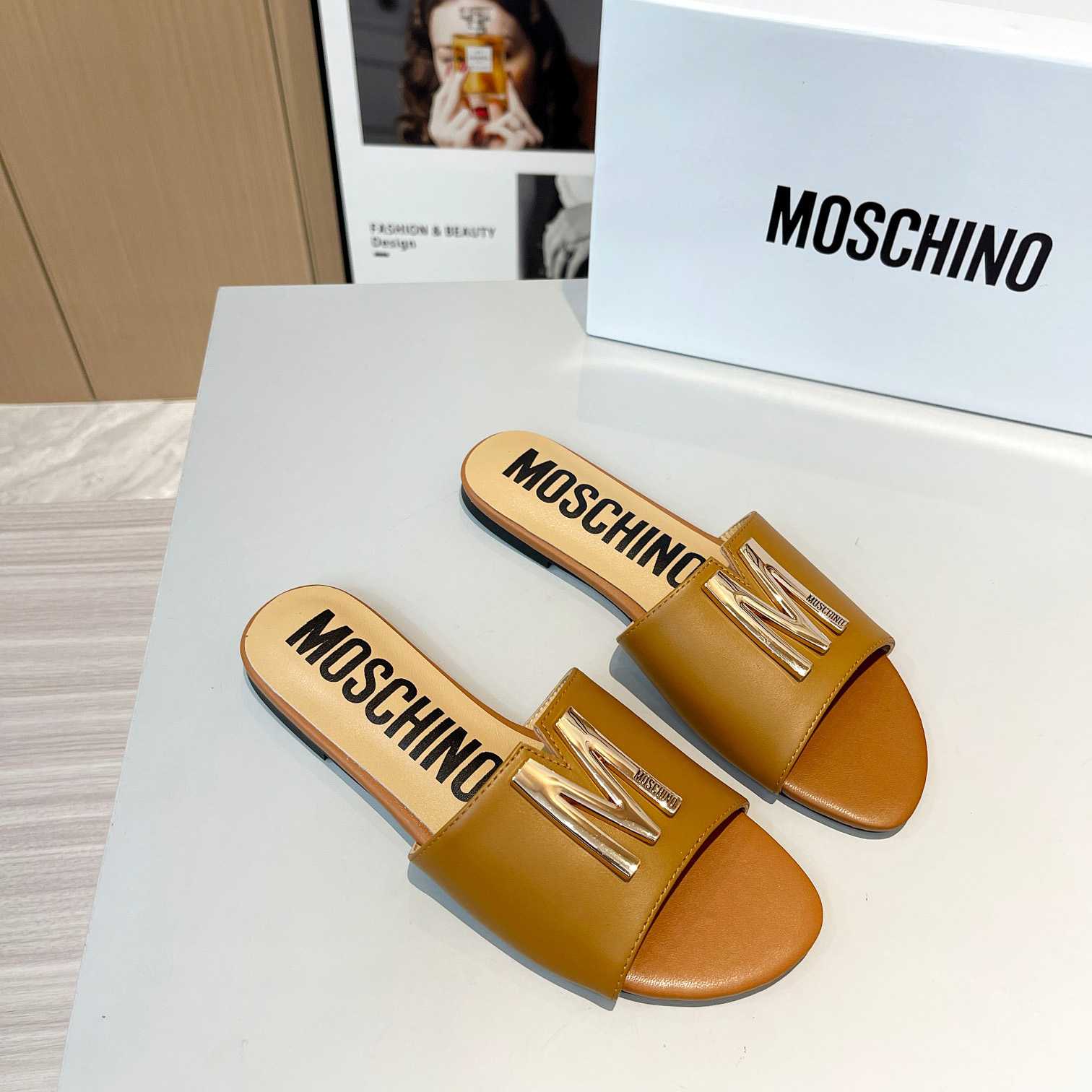 Moschino M Plakettensandalen - EUR FASHION