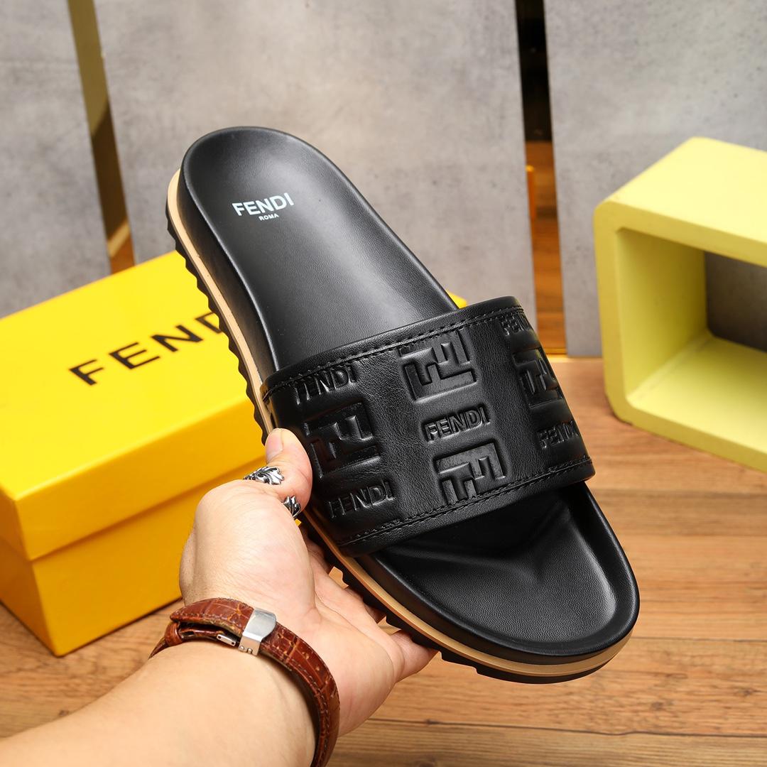 Schwarze Fendi-Slides - EUR FASHION