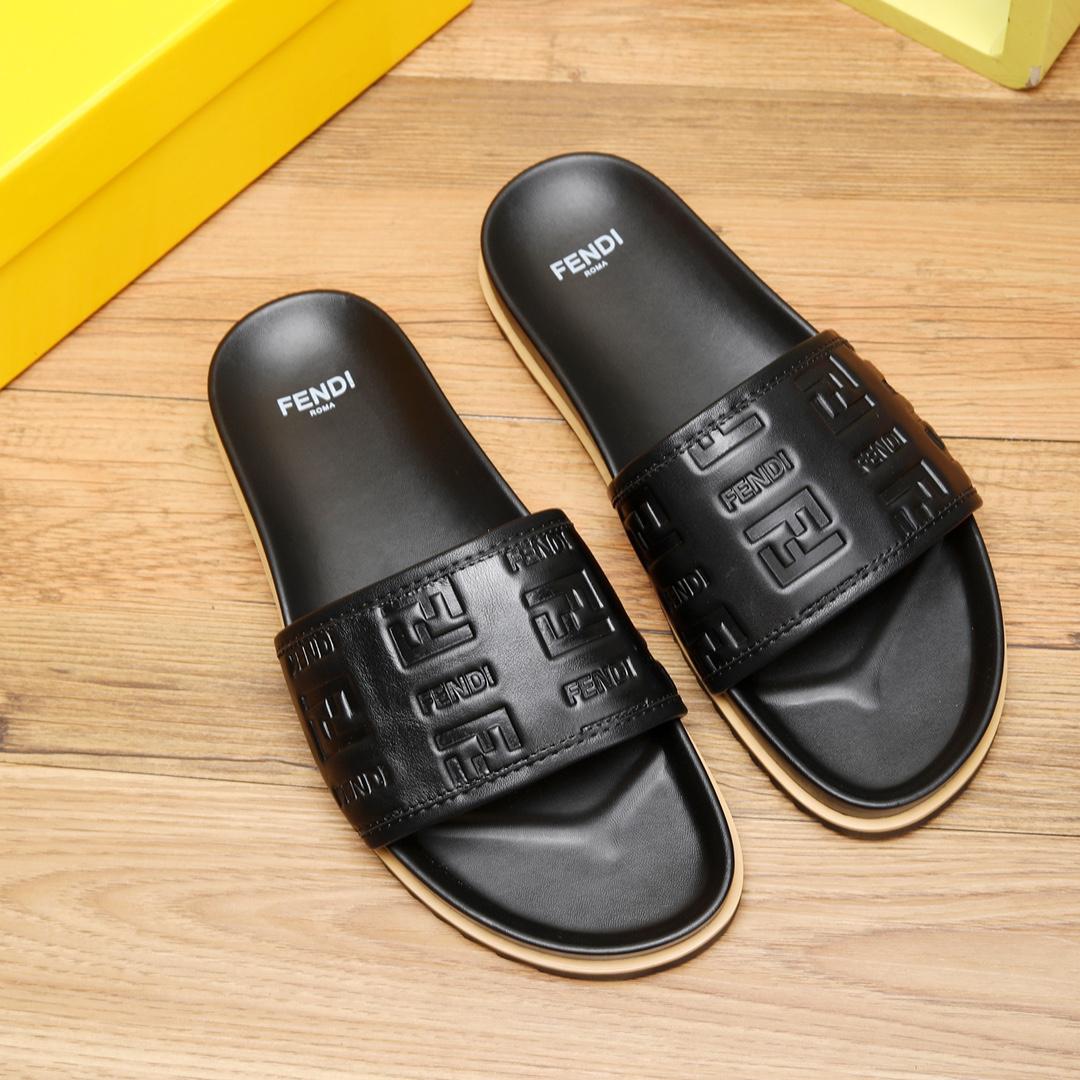 Schwarze Fendi-Slides - EUR FASHION