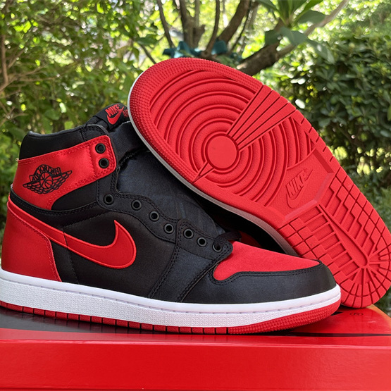 Air Jordan 1 High OG WMNS „Satin Bred“ Sneaker FD4810-061 - EUR FASHION