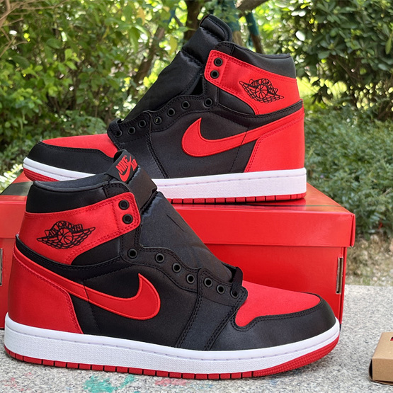 Air Jordan 1 High OG WMNS „Satin Bred“ Sneaker FD4810-061 - EUR FASHION