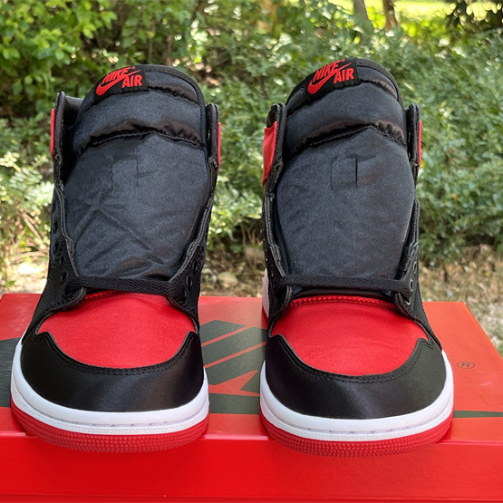 Air Jordan 1 High OG WMNS „Satin Bred“ Sneaker FD4810-061 - EUR FASHION