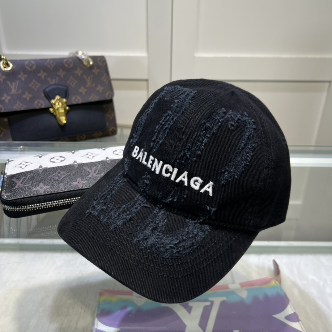 Balenciaga BB Laser Destroyed Cap in Schwarz - EUR FASHION