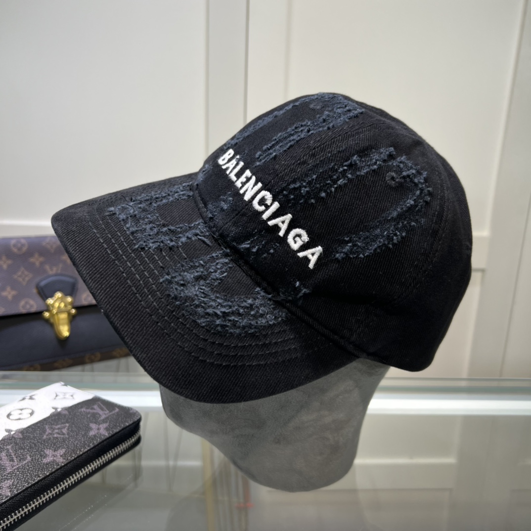 Balenciaga BB Laser Destroyed Cap in Schwarz - EUR FASHION