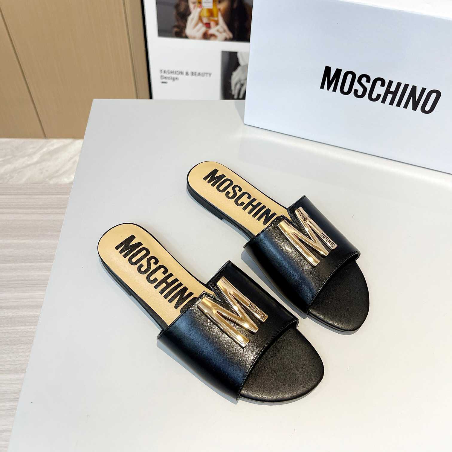 Moschino M Plakettensandalen - EUR FASHION