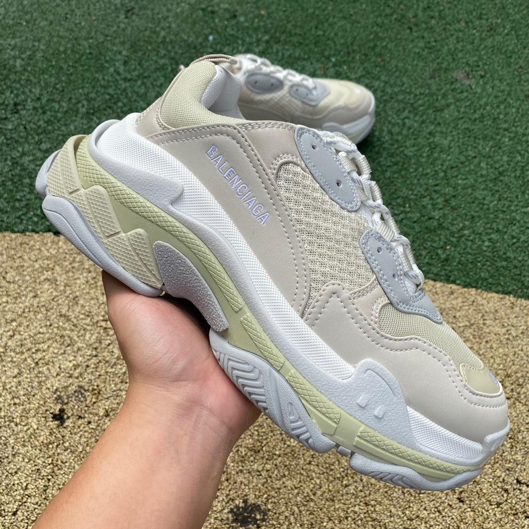 Balenciaga Triple S Sneaker in gebrochenem Weiß - EUR FASHION