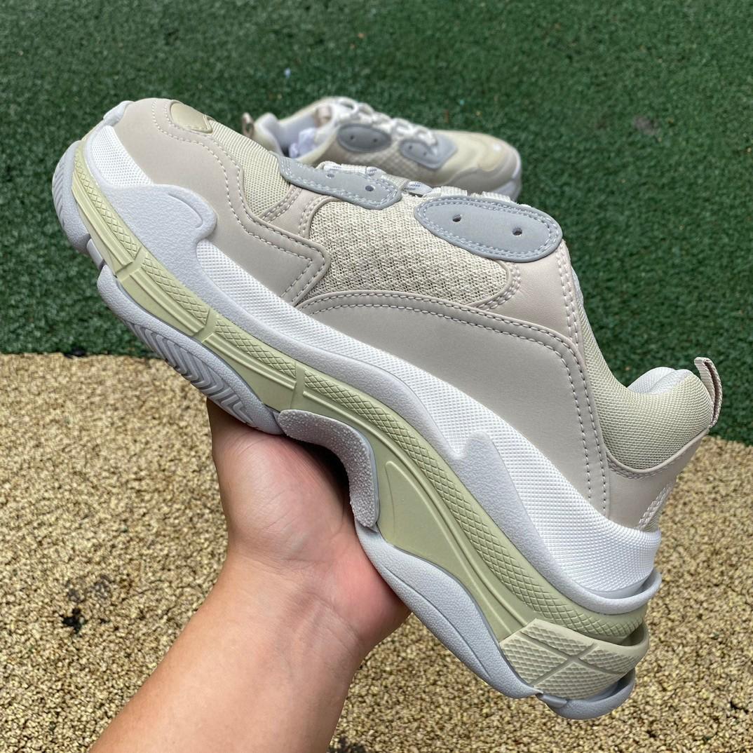 Balenciaga Triple S Sneaker in gebrochenem Weiß - EUR FASHION