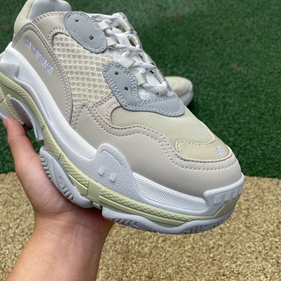 Balenciaga Triple S Sneaker in gebrochenem Weiß - EUR FASHION