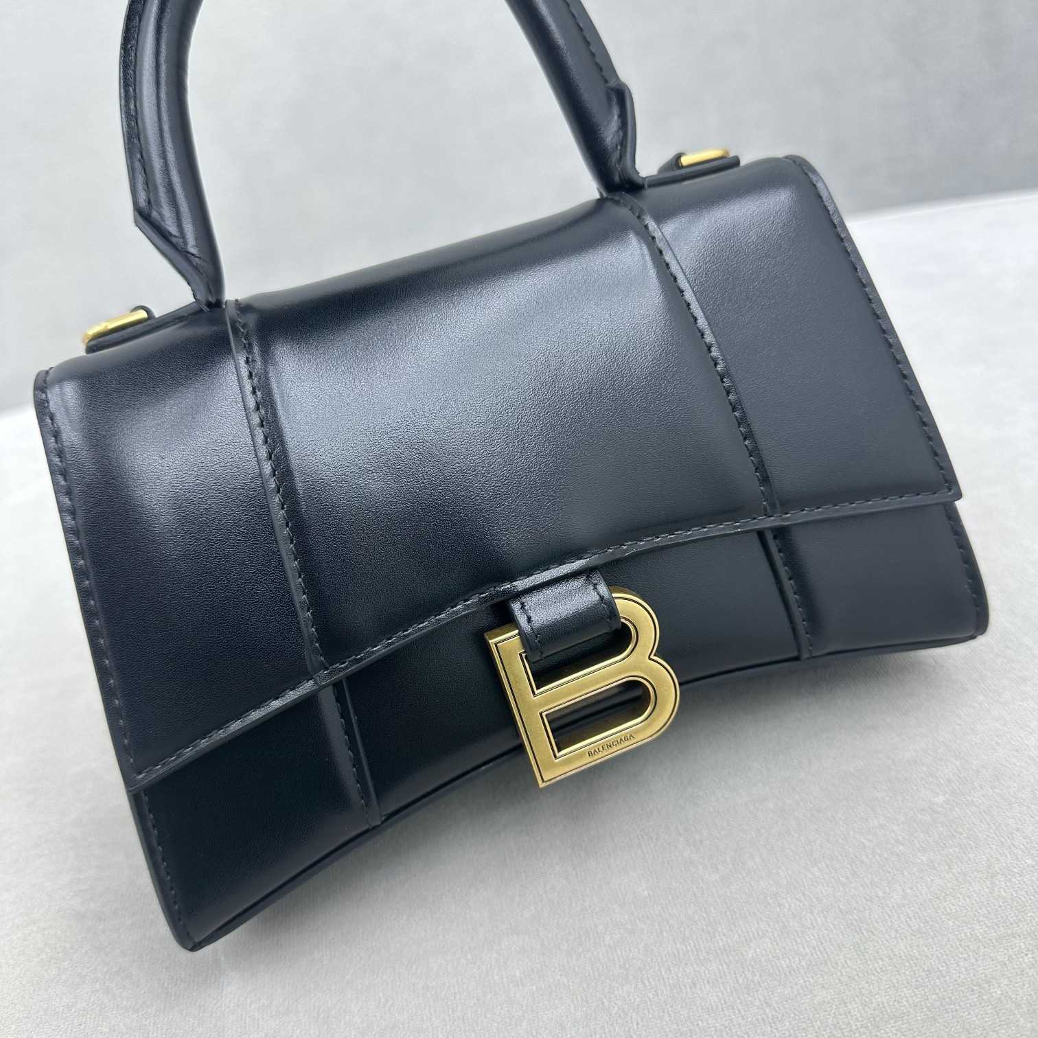 Balenciaga Hourglass Kleine Handtasche in Schwarz (19x8x21cm) - EUR FASHION