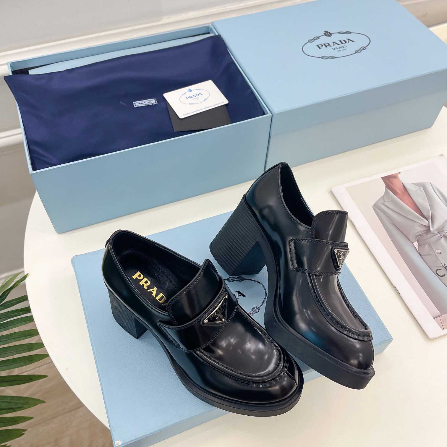 Schokoladenbraune Prada-Loafer aus gebürstetem Leder - EUR FASHION