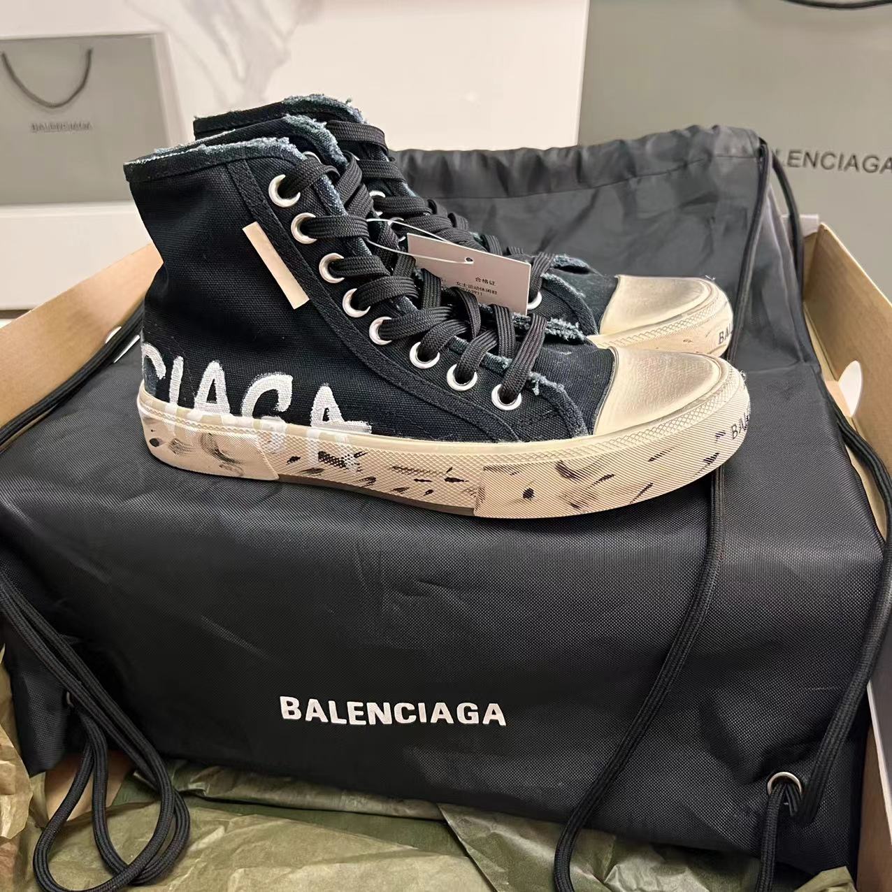 Balenciaga Paris – High-Top-Graffiti-Sneaker in Schwarz - EUR FASHION