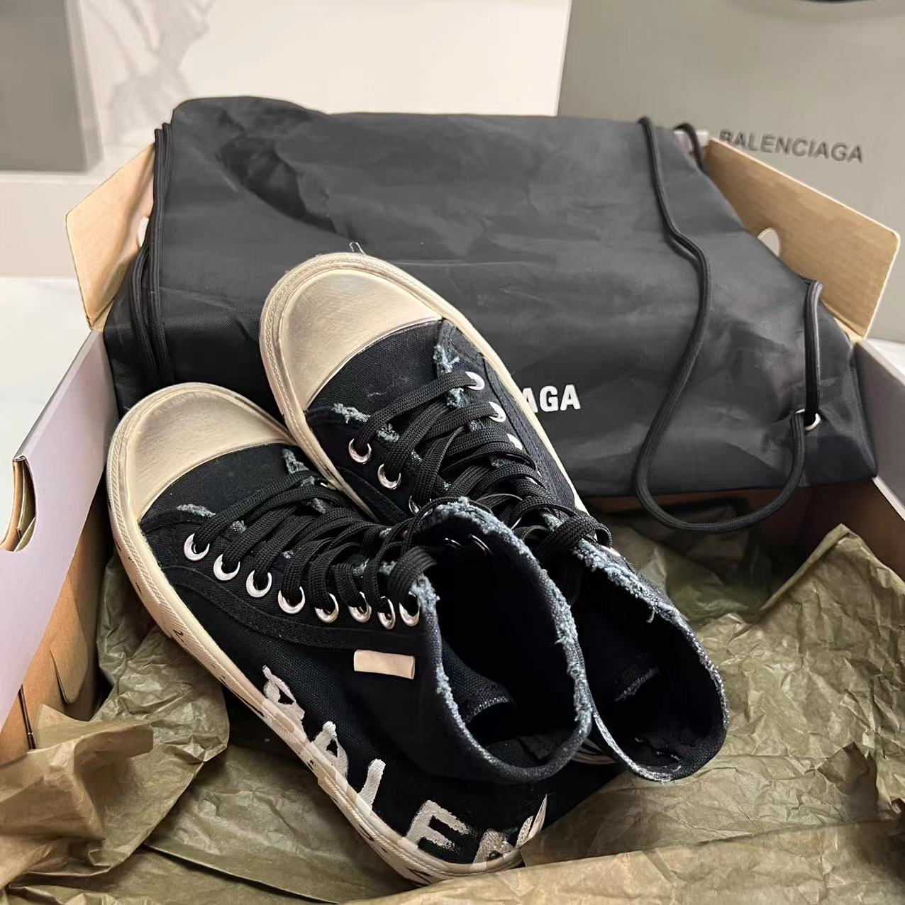 Balenciaga Paris – High-Top-Graffiti-Sneaker in Schwarz - EUR FASHION