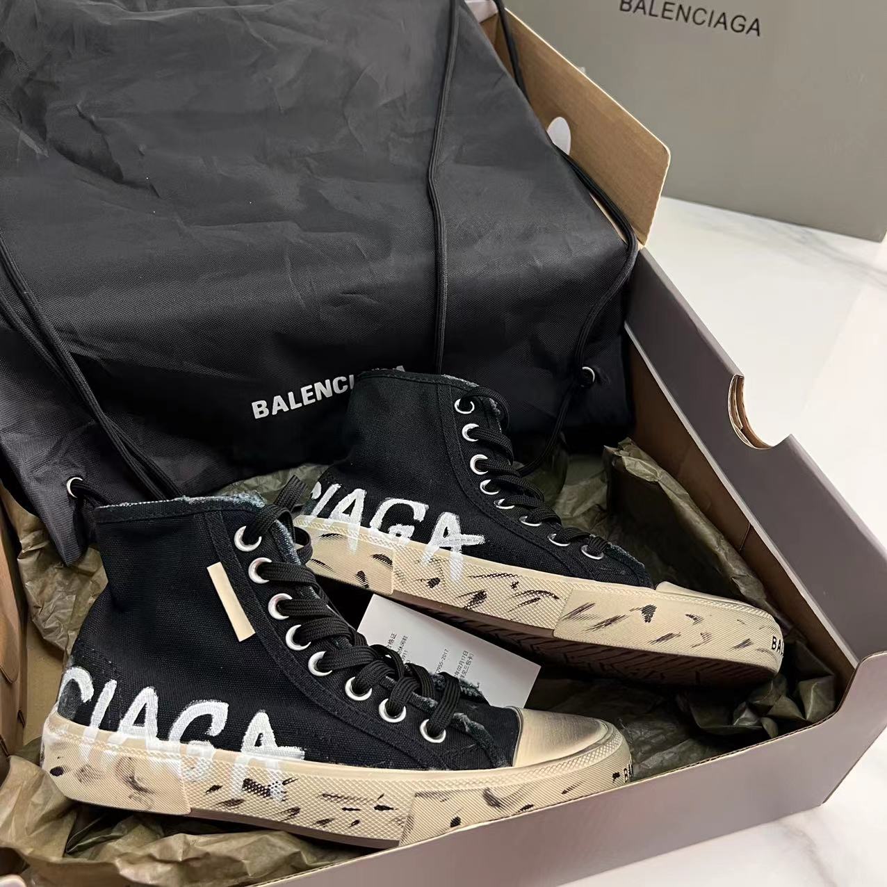 Balenciaga Paris – High-Top-Graffiti-Sneaker in Schwarz - EUR FASHION