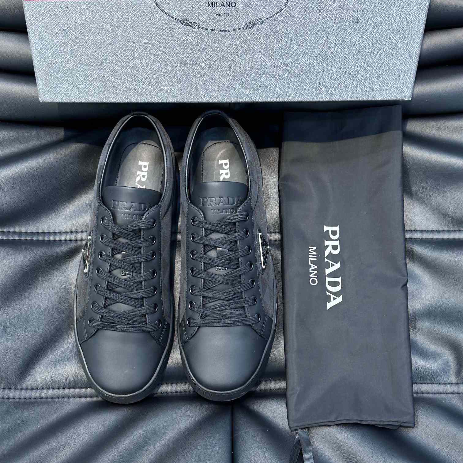 Prada-Sneaker aus Leder und Re-Nylon - EUR FASHION