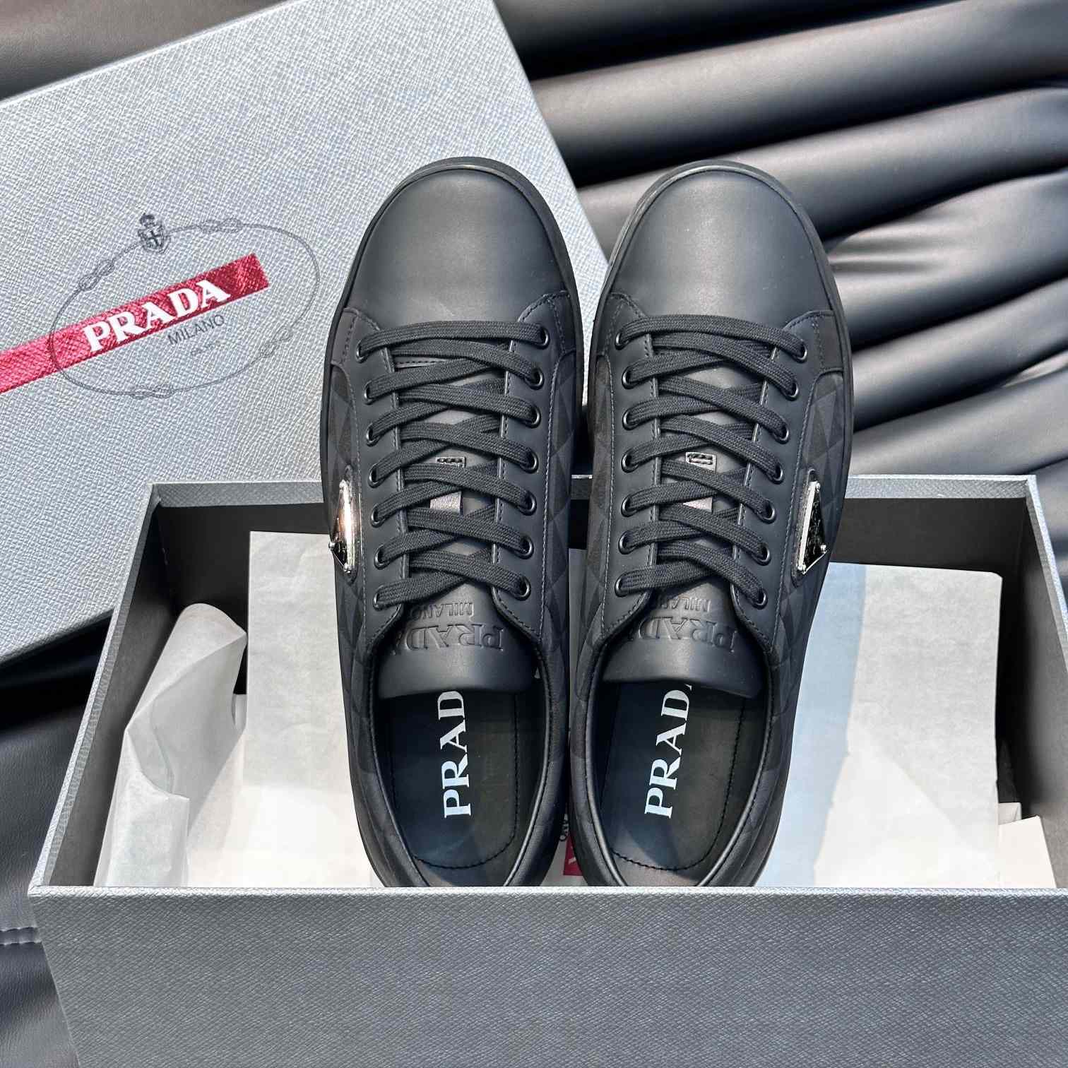 Prada-Sneaker aus Leder und Re-Nylon - EUR FASHION