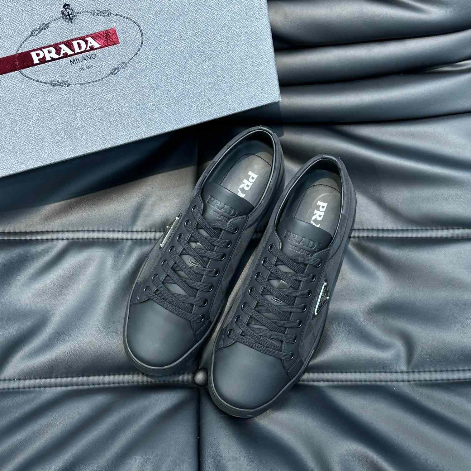 Prada-Sneaker aus Leder und Re-Nylon - EUR FASHION