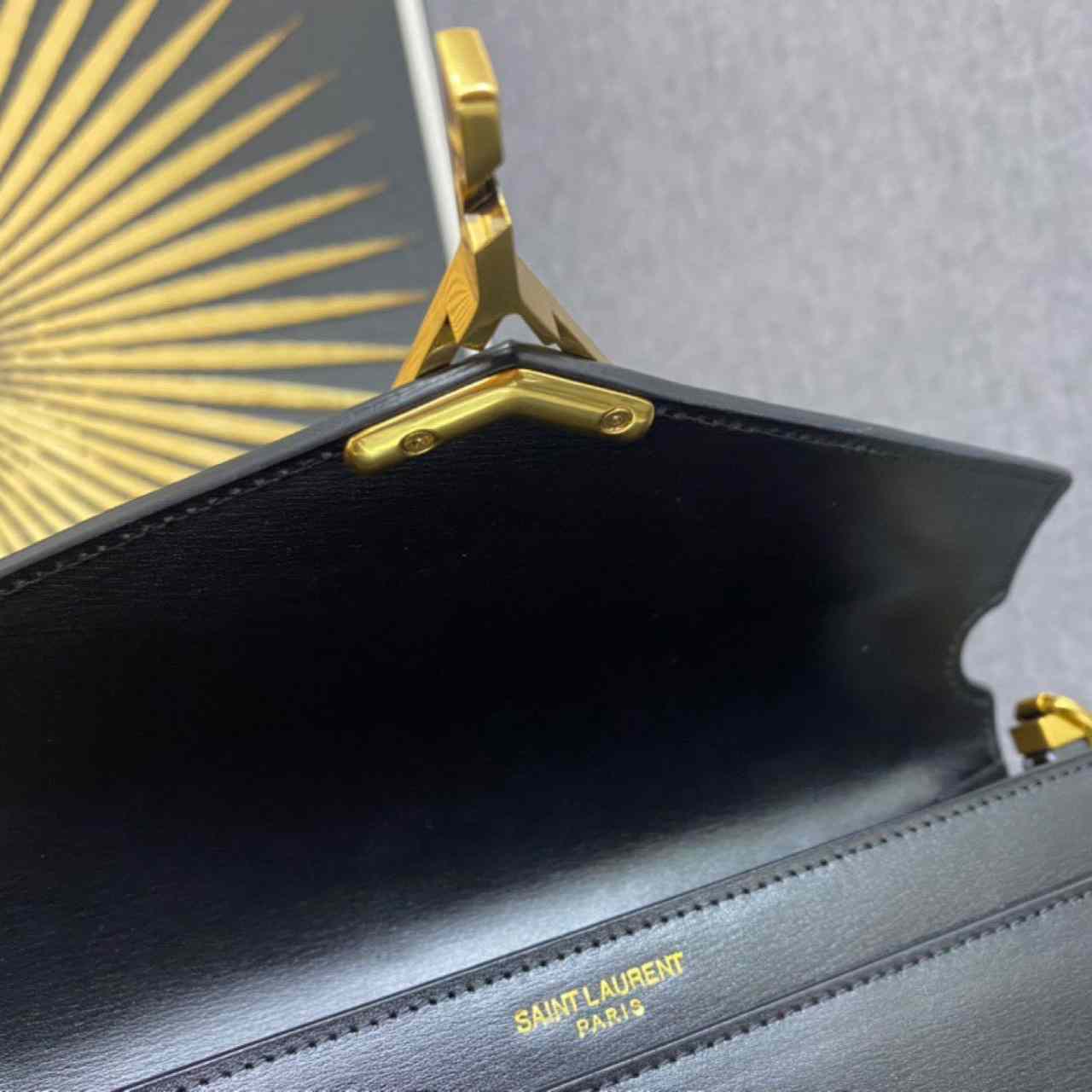 Schwarze Cassandra-Tasche von Saint Laurent (22–16,5–5,5 cm) - EUR FASHION