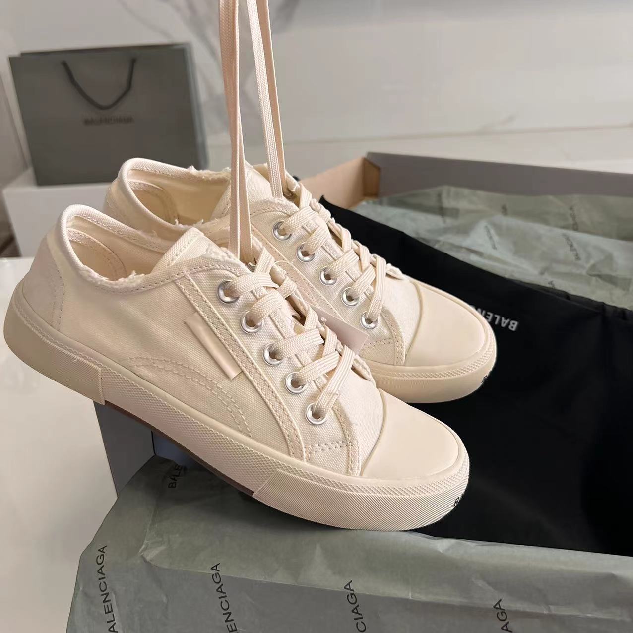 Balenciaga Paris – Low-Top-Sneaker in Weiß - EUR FASHION