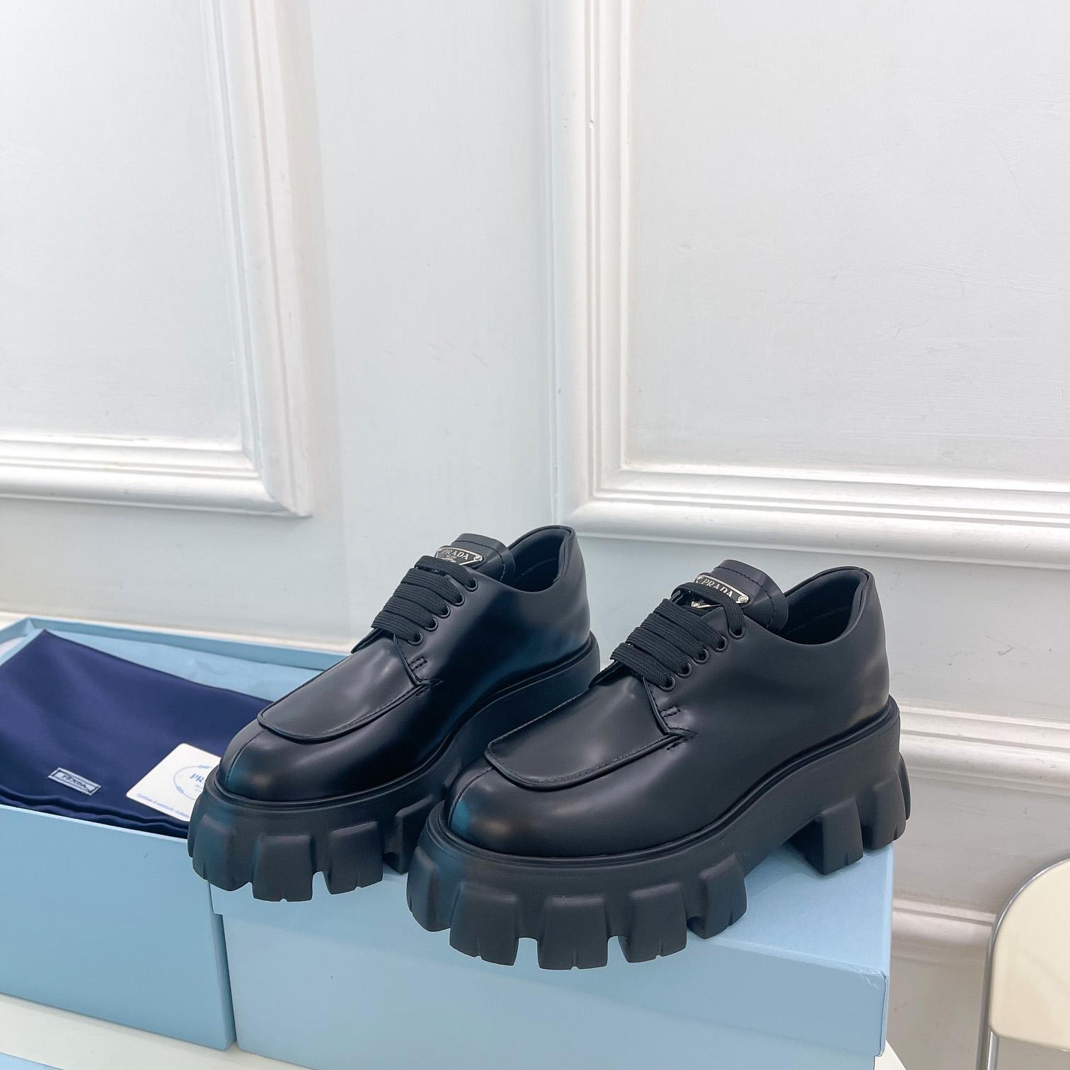 Prada Monolith Schnürschuhe aus gebürstetem Leder - EUR FASHION