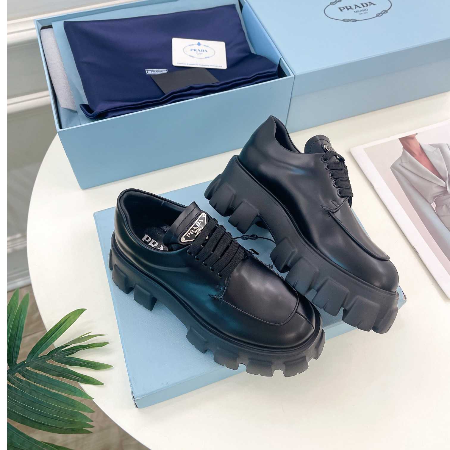 Prada Monolith Schnürschuhe aus gebürstetem Leder - EUR FASHION