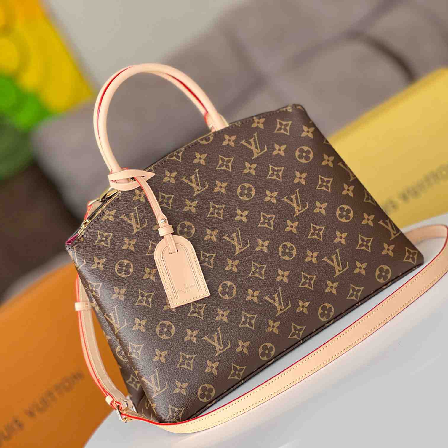 Louis Vuitton Grand Palais (34 x 24 x 15 cm) - EUR FASHION