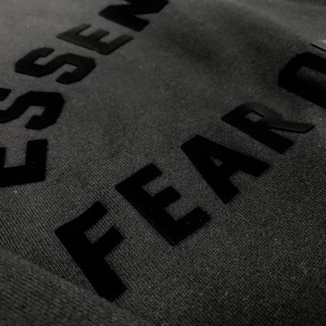 Fear Of God Essential Kapuzenpullover mit Logo-Print und überschnittenen Schultern - EUR FASHION