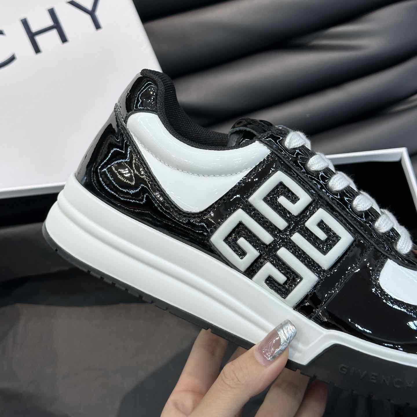 Givenchy G4 Sneakers aus Lackleder - EUR FASHION