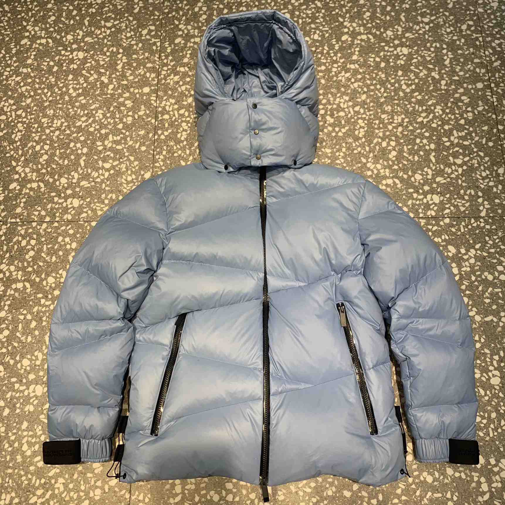 Moncler Yonne kurze Daunenjacke - EUR FASHION