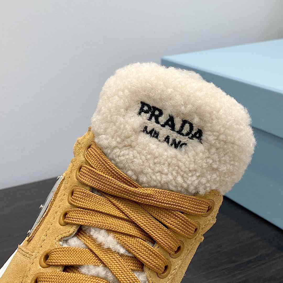 Prada Wildleder-Sneaker - EUR FASHION