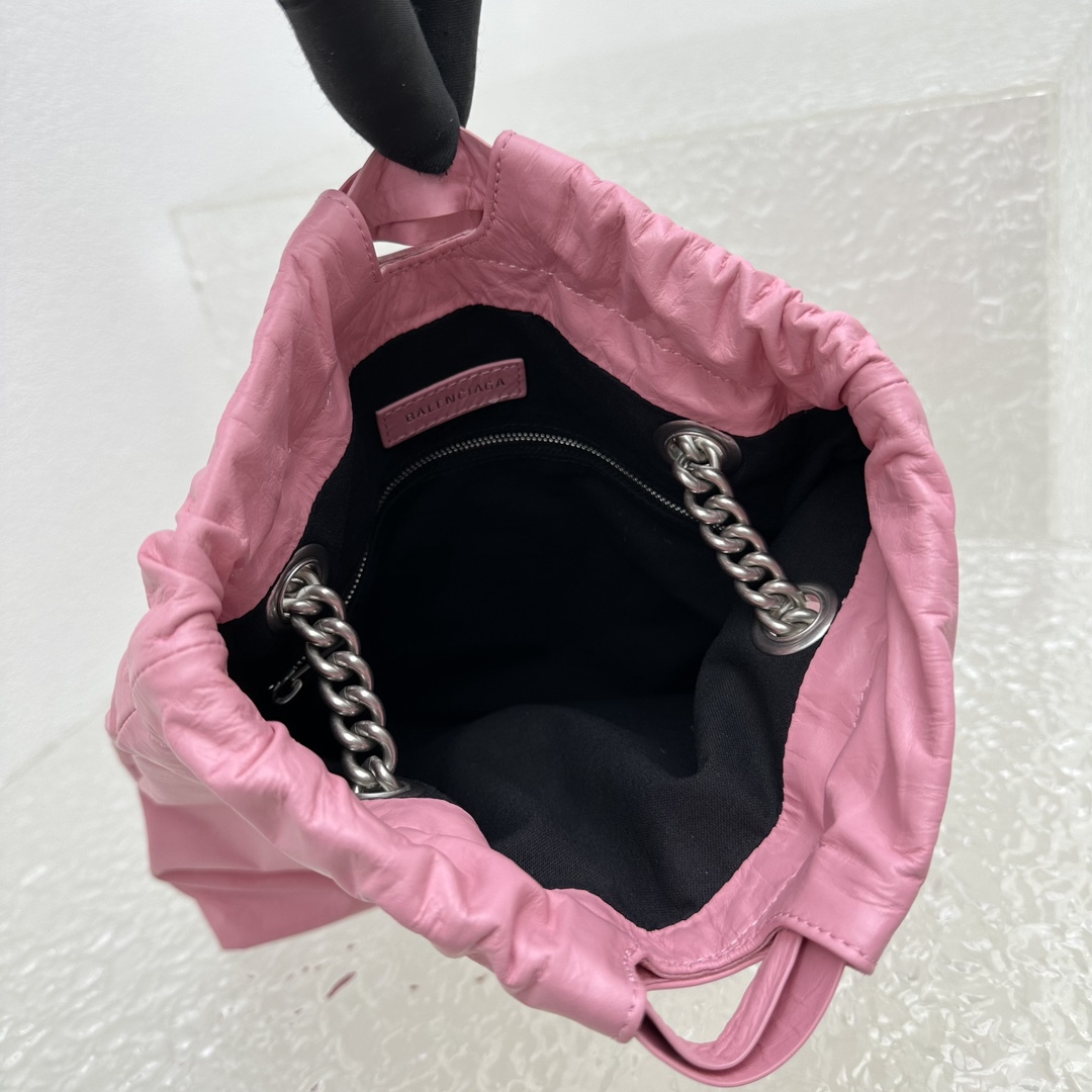 Balenciaga – Kleine „Crush“-Tragetasche in Rosa (27 x 10 x 32 cm) - EUR FASHION