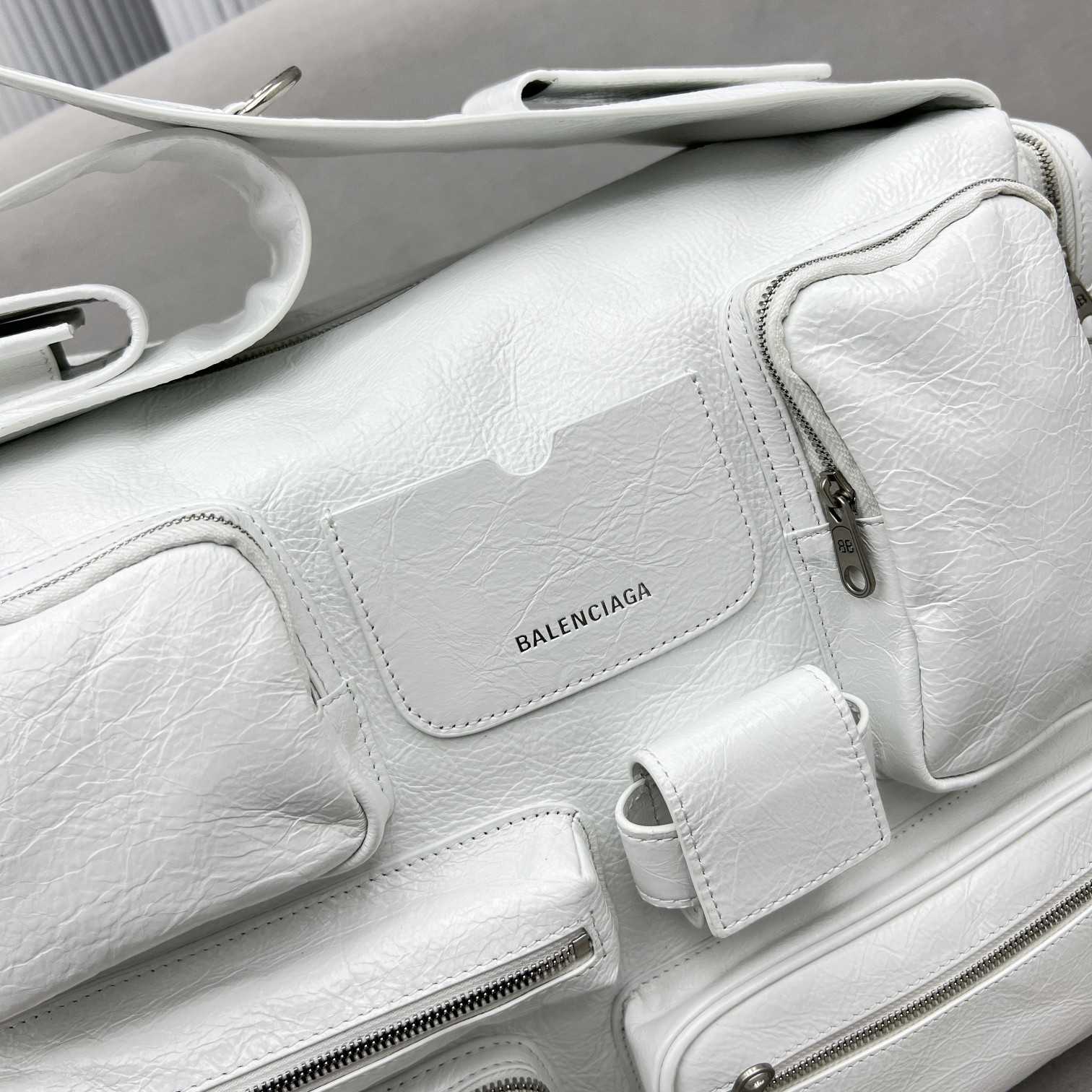 Balenciaga Superbusy Große Umhängetasche in Weiß - EUR FASHION