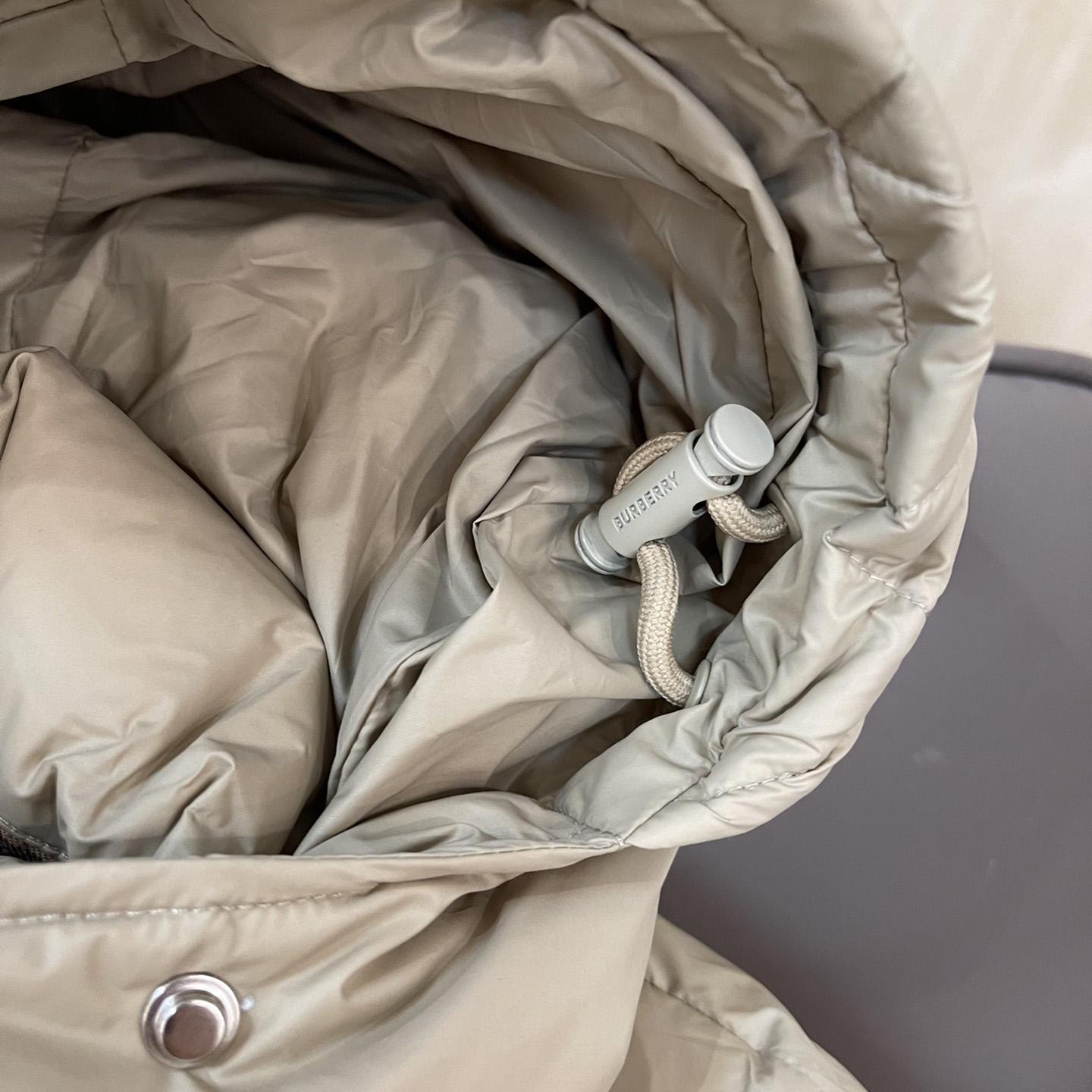 Burberry Daunenjacke mit Kapuze - EUR FASHION