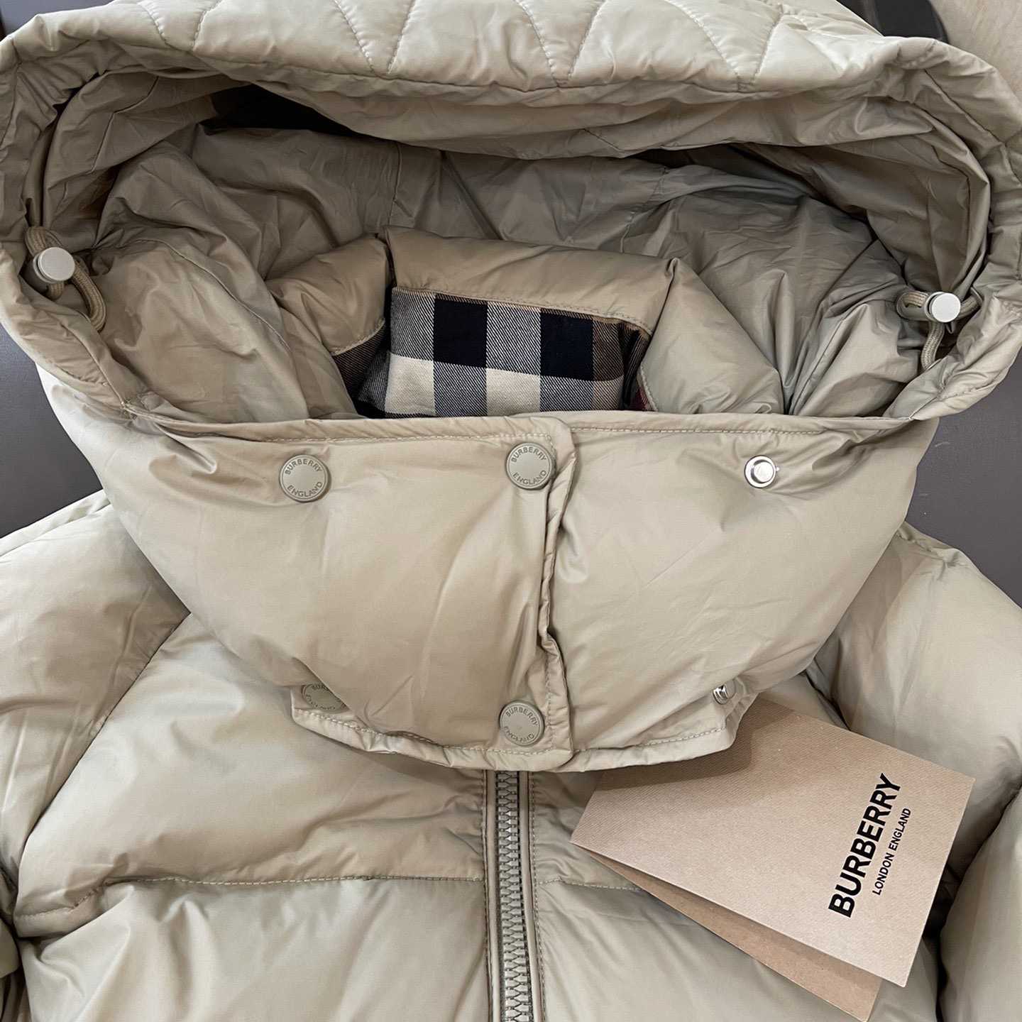 Burberry Daunenjacke mit Kapuze - EUR FASHION