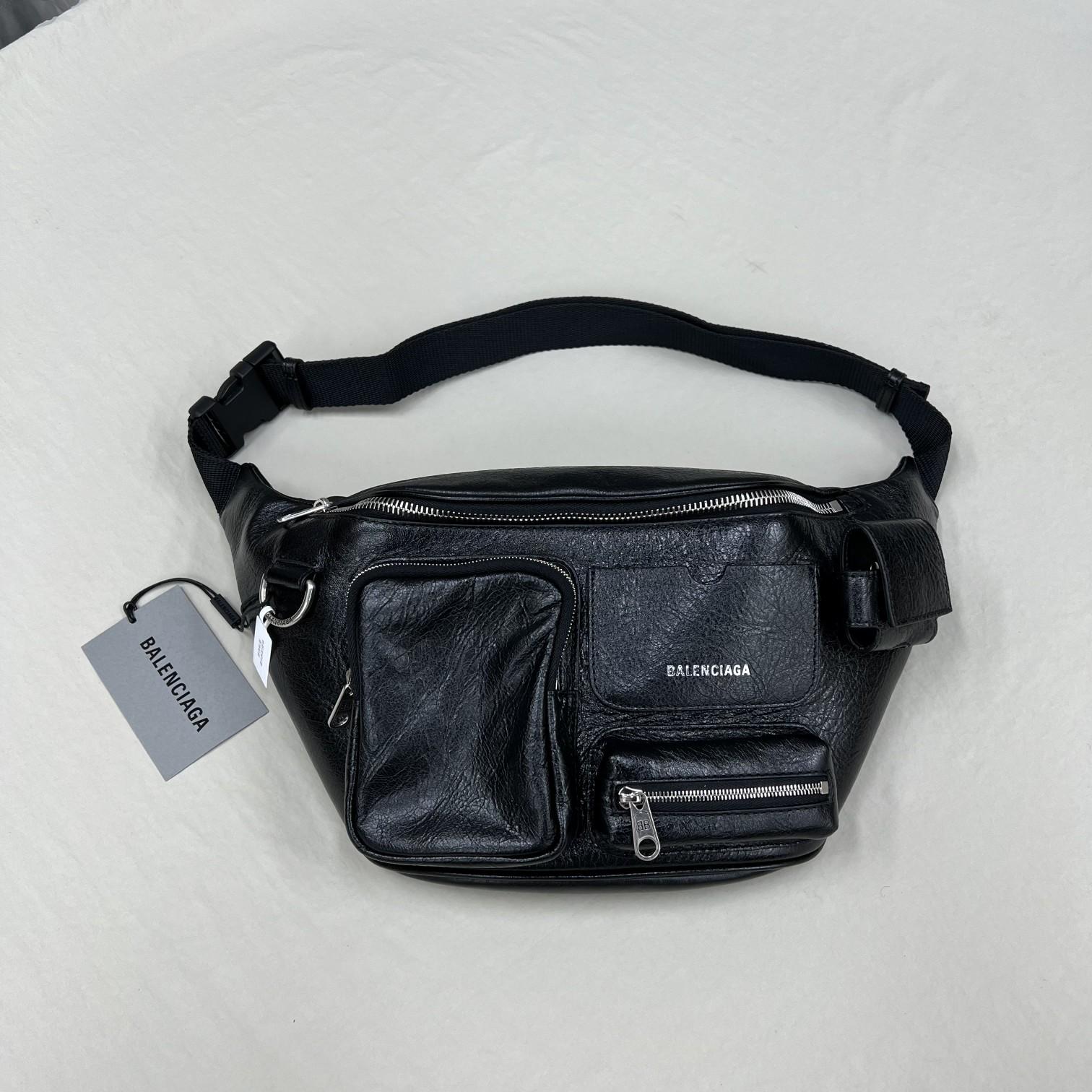 Balenciaga – Superbusy – Gürteltasche in Schwarz - EUR FASHION