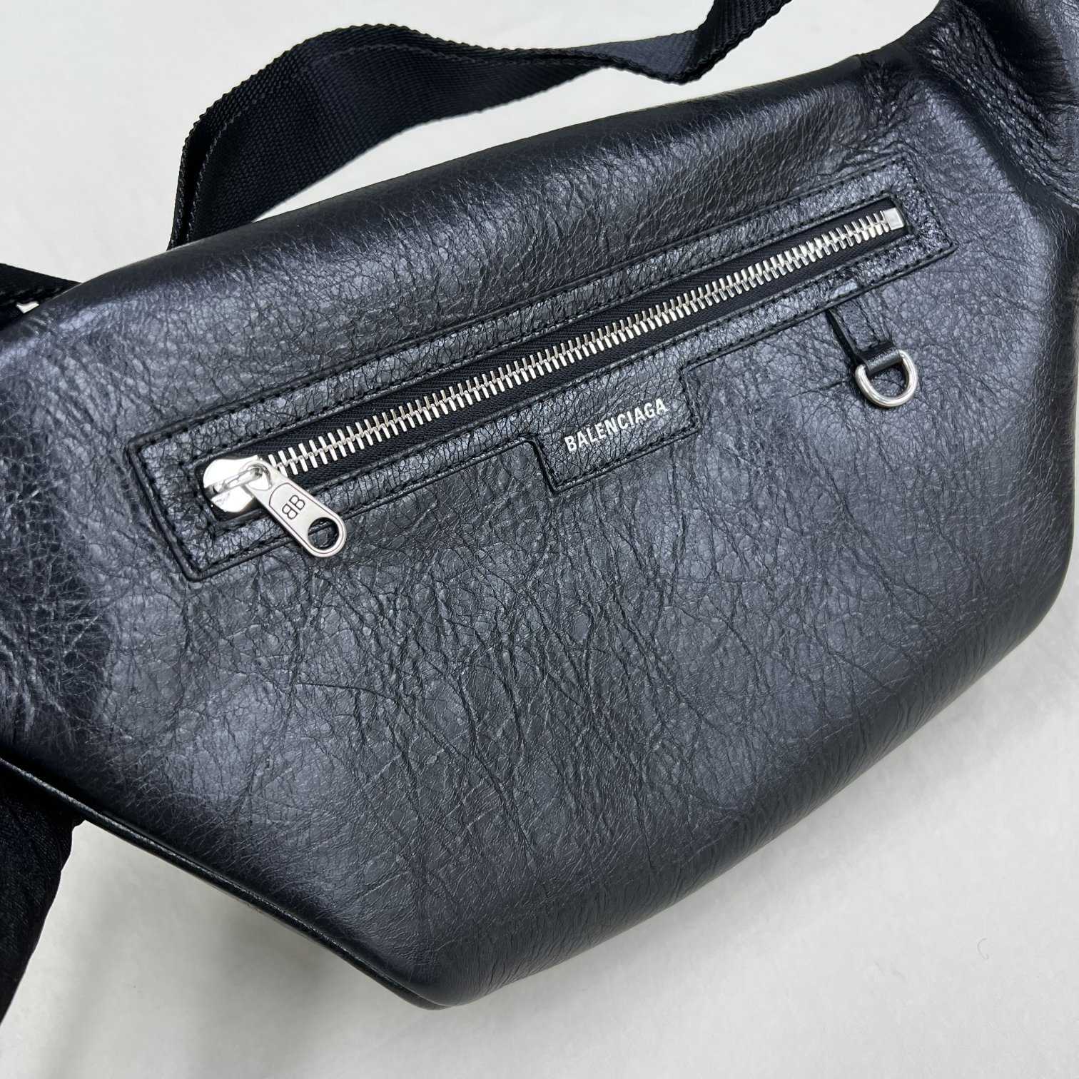 Balenciaga – Superbusy – Gürteltasche in Schwarz - EUR FASHION