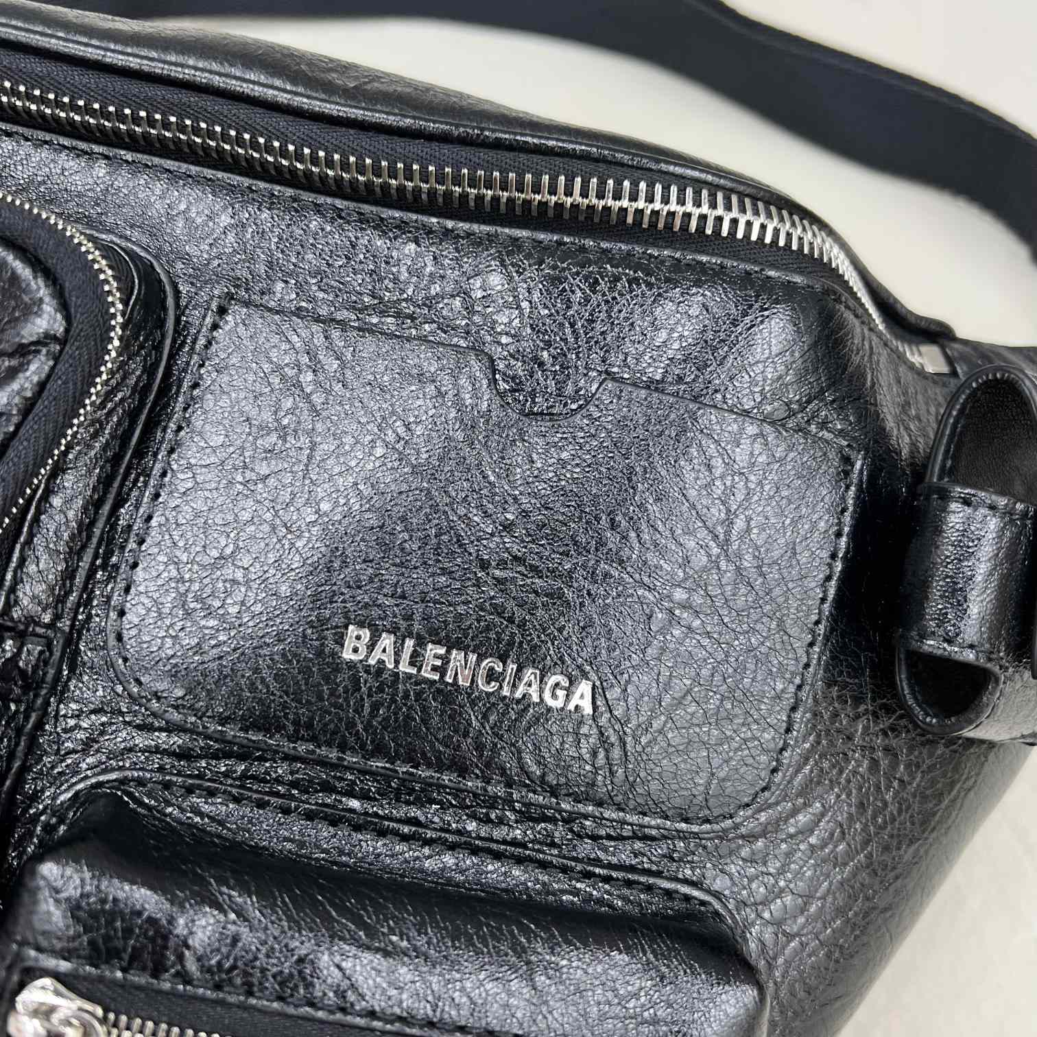Balenciaga – Superbusy – Gürteltasche in Schwarz - EUR FASHION